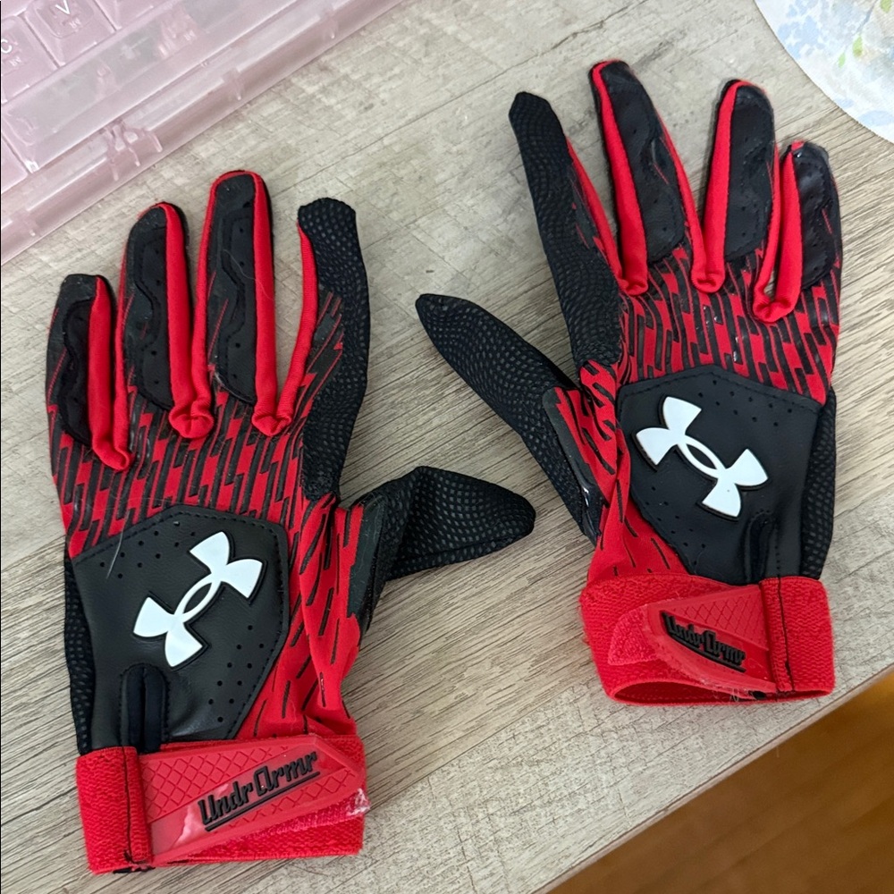 Under Armour Red and Black Sports Gloves